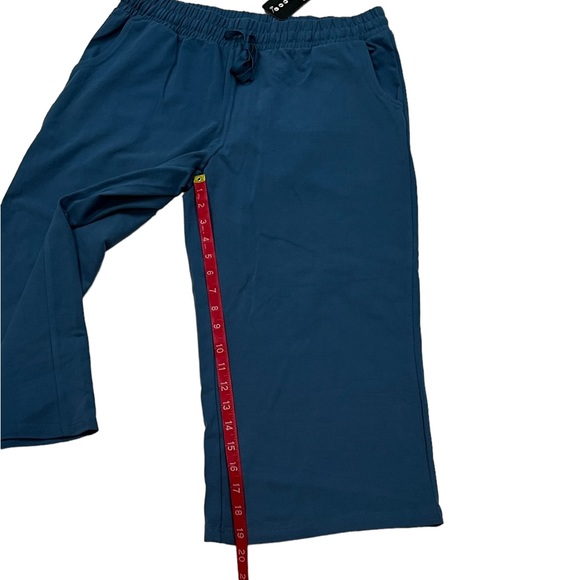 Capris Black Elastic Waist Pants - Very thick and very comfy - Picture 3 of 5